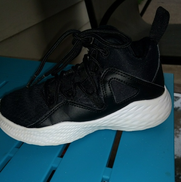 black and pink jordans 4